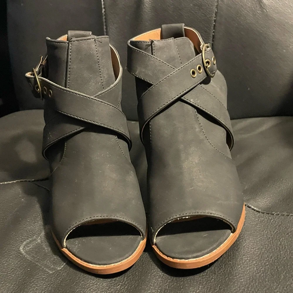 QUPID Black Strappy Sandals W 8 - Picture 2 of 10